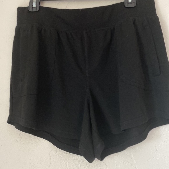 Women’s black shorts athletic work Brand front pockets Wide band on top of pants - Picture 4 of 7